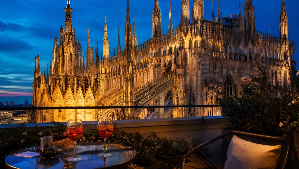 Les toitures du Duomo de Milan vues d’une terrasse privée.